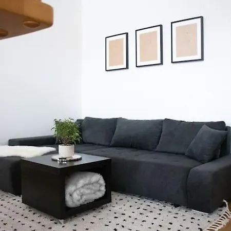 One Stop From Airport * Brno