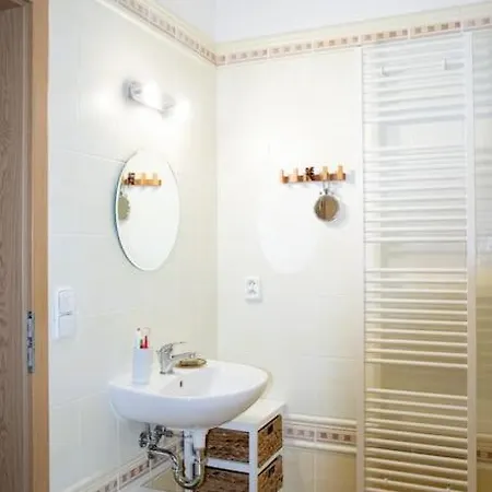 Appartement One Stop From Airport *